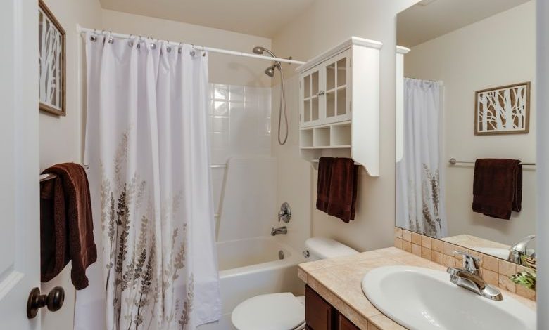 Small Bathroom - rectangular brown and white sink