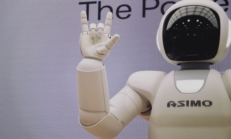 Hand Safety - Asimo robot doing handsign