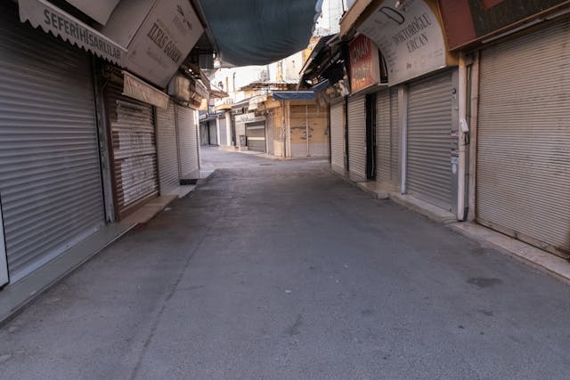 closed-stores-at-bazaar