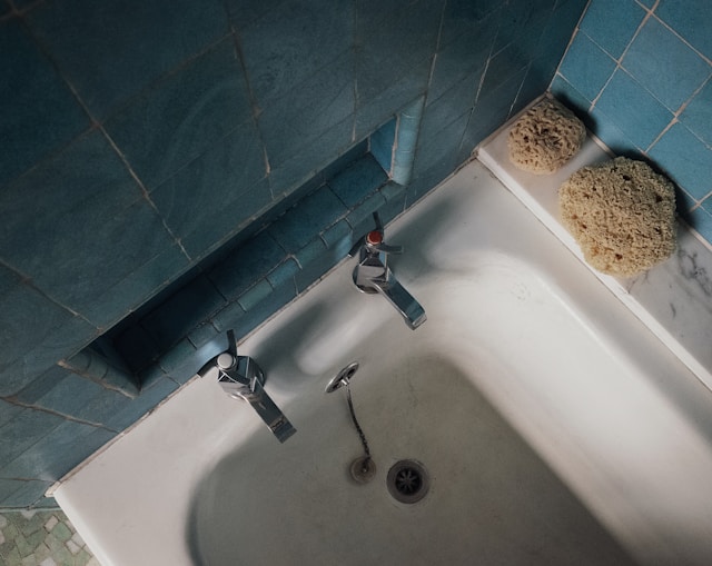 white-ceramic-sink-with-stainless-steel-faucet